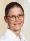 Dr. med. Carolin Dhakal